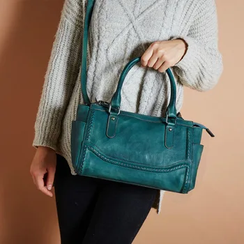 2019 Fashion Vintage Real Leather Ladies Handbags Rivet Larger Women Bags Crossbody Shoulder Bag Motorcycle Messenger Hand Bag
2019 Fashion Vintage Real Leather Ladies Handbags Rivet Larger Women Bags Crossbody Shoulder Bag Motorcycle Messenger Hand Bag