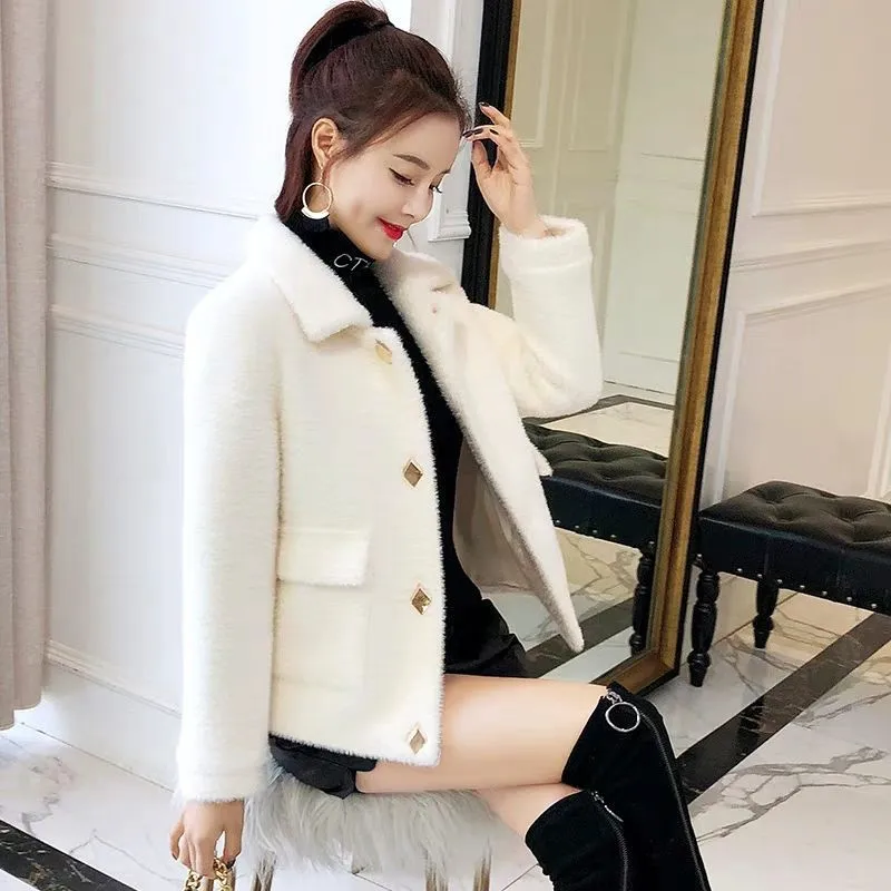 2019 Female mink fur short coat full sleeve pockets thick warm autumn and winter turn-down collar office lady
2019 Female mink fur short coat full sleeve pockets thick warm autumn and winter turn-down collar office lady
