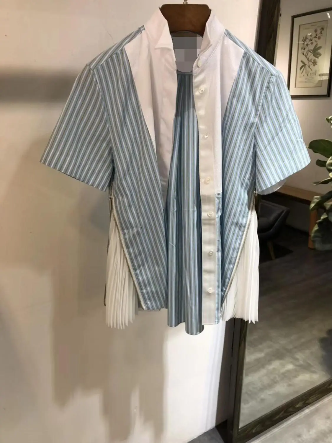 2019 spring and summer women's new fashion casual color matching striped shirt 0621
2019 spring and summer women's new fashion casual color matching striped shirt 0621