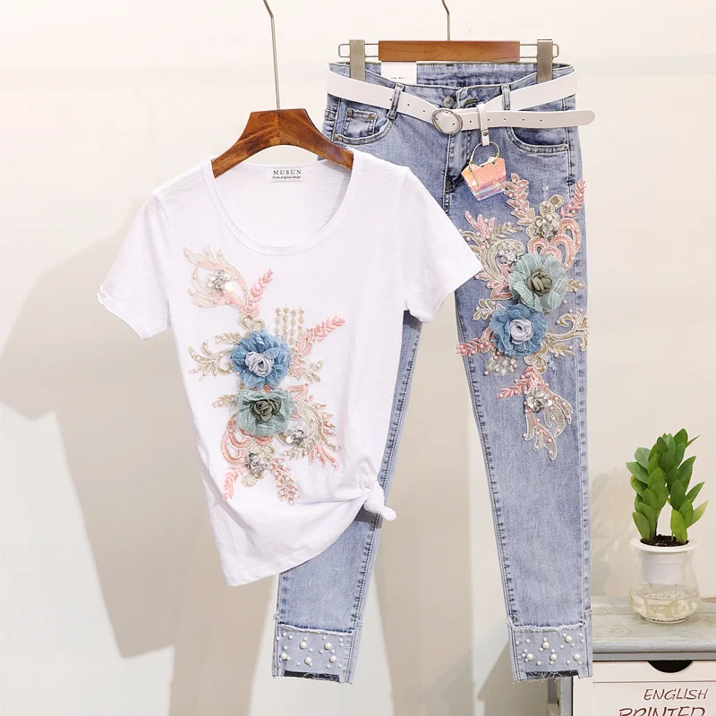 New Spring Summer Fashion Women's Sets Three-dimensional Flower Short Sleeve T-shirts+Beading Hole Long Pants Female Jeans Suits
New Spring Summer Fashion Women's Sets Three-dimensional Flower Short Sleeve T-shirts+Beading Hole Long Pants Female Jeans Suits