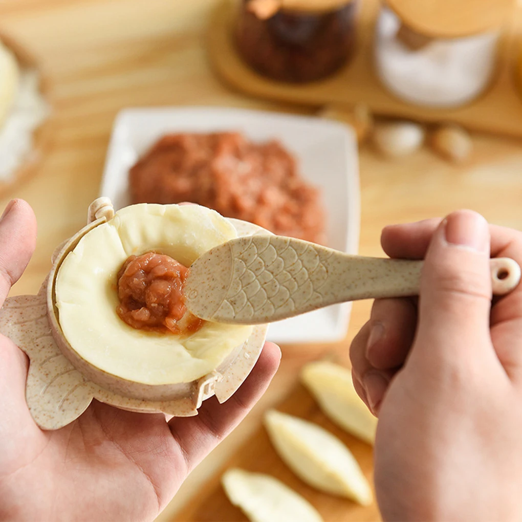 Wheat Straw Dumpling Wrapper Dough Cutter Pastry Ravioli Mould Kitchen Gadgets Random Color
Wheat Straw Dumpling Wrapper Dough Cutter Pastry Ravioli Mould Kitchen Gadgets Random Color
