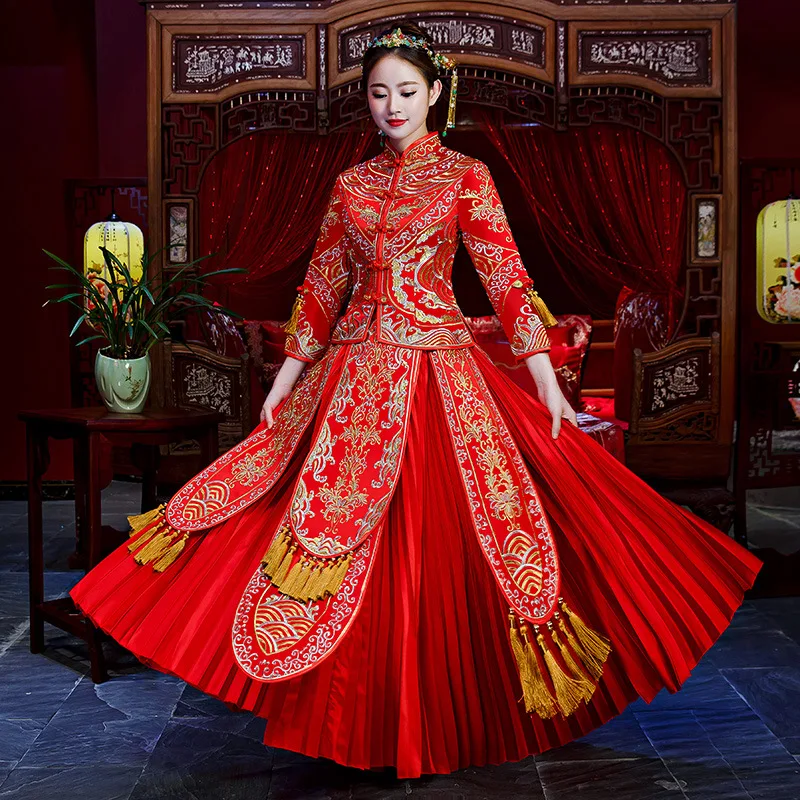 High Quality Red Traditional Chinese Wedding Dress Long Cheongsam Handmade Embroidery Dragon Phoenix Qipao Retro Dressing Gown
High Quality Red Traditional Chinese Wedding Dress Long Cheongsam Handmade Embroidery Dragon Phoenix Qipao Retro Dressing Gown