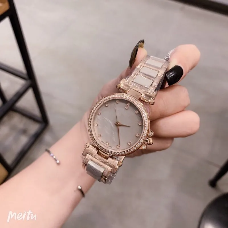 WG04379 Women's Watches Top Brand Runway Luxury European Design Quartz Wristwatches
WG04379 Women's Watches Top Brand Runway Luxury European Design Quartz Wristwatches