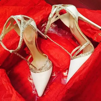 New White high-heeled Shoes Korean Wild Pointy Small Fresh Wedding Fine With Sexy Wedding Shoes
New White high-heeled Shoes Korean Wild Pointy Small Fresh Wedding Fine With Sexy Wedding Shoes