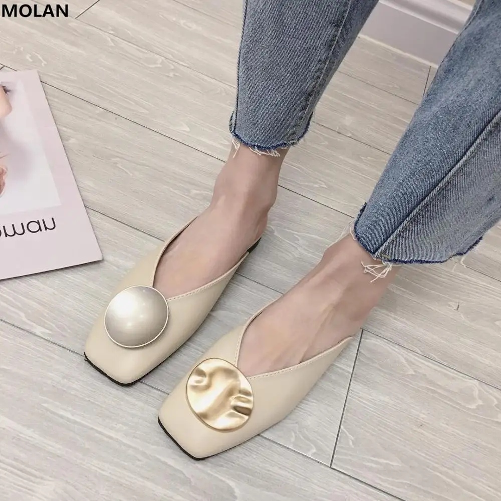 MOLAN Brand Designer 2019 New Sliver Gold Circle Buckle Square Toe Flat Leather Slippers Slip On Loafers Mules Flip Flops Casual
MOLAN Brand Designer 2019 New Sliver Gold Circle Buckle Square Toe Flat Leather Slippers Slip On Loafers Mules Flip Flops Casual