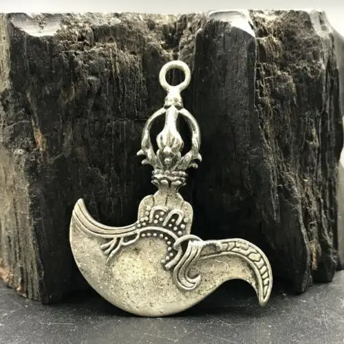 Collection Chinese Tibetan Silver Copper Hand-carved Buddhist Artifact Pestle Amulet Pendant Statue
Collection Chinese Tibetan Silver Copper Hand-carved Buddhist Artifact Pestle Amulet Pendant Statue