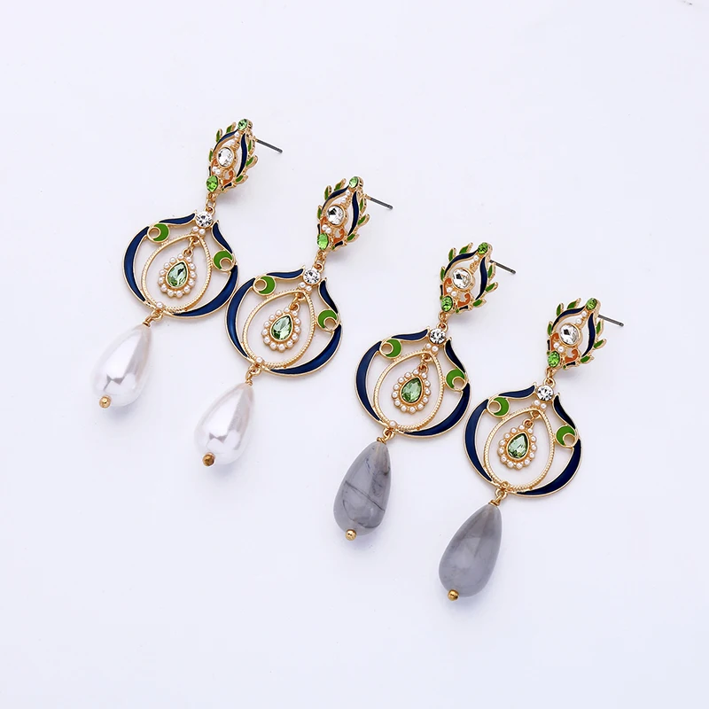 kissme Luxury Crystal Unique Design Enamel Two-color Acrylic Pearl Drop Earrings For Women Gifts Gold Color Fashion Accessories
kissme Luxury Crystal Unique Design Enamel Two-color Acrylic Pearl Drop Earrings For Women Gifts Gold Color Fashion Accessories