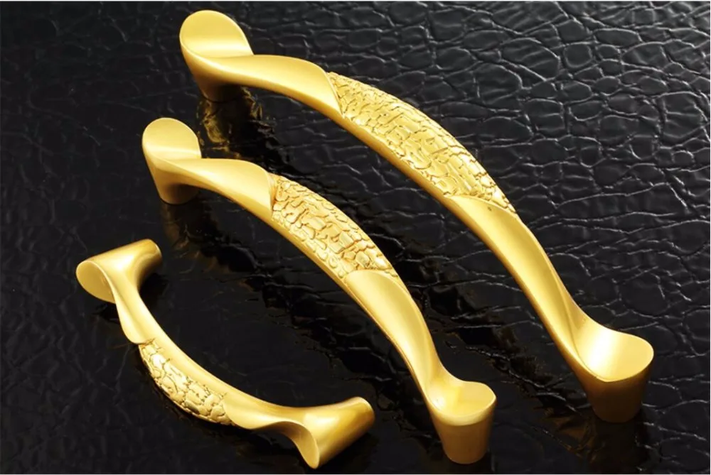 Chic Gold Silver Drawer pulls Cabinet Handle Antique Kitchen Cupboard knobs handle Hardware
Chic Gold Silver Drawer pulls Cabinet Handle Antique Kitchen Cupboard knobs handle Hardware