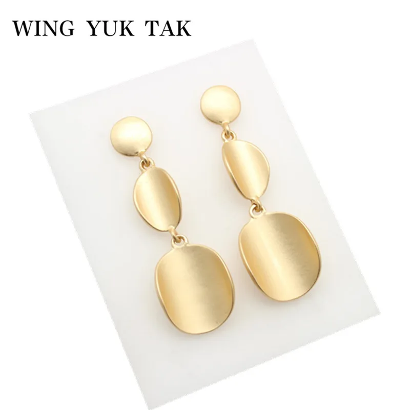 Classic Top Fashion Earrings 2018 Hot Sales Metal Irregular Gold Color Stud Earrings for Women wing yuk tak Jewelry Wholesale
Classic Top Fashion Earrings 2018 Hot Sales Metal Irregular Gold Color Stud Earrings for Women wing yuk tak Jewelry Wholesale