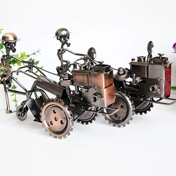 Wrought iron vintage ornaments Handmade textured metal tractor model Sliding rotation home decoration christmas 
Wrought iron vintage ornaments Handmade textured metal tractor model Sliding rotation home decoration christmas