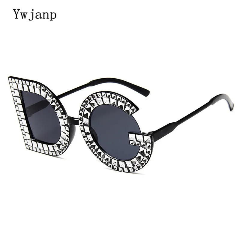 Ywjanp Fashion Diamond D G Round Sunglasses Women Luxury Brand Plastic Leg Oversized Sun glasses Vintage Shades Ladies Glasses
Ywjanp Fashion Diamond D G Round Sunglasses Women Luxury Brand Plastic Leg Oversized Sun glasses Vintage Shades Ladies Glasses