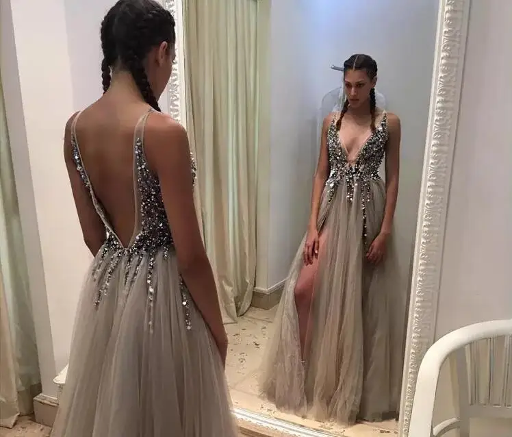 Sexy Beads Thigh Split Evening Dresses Plunging Neckline Appliques Backless Prom Gowns Floor Length Tulle Evening Party Dress
Sexy Beads Thigh Split Evening Dresses Plunging Neckline Appliques Backless Prom Gowns Floor Length Tulle Evening Party Dress