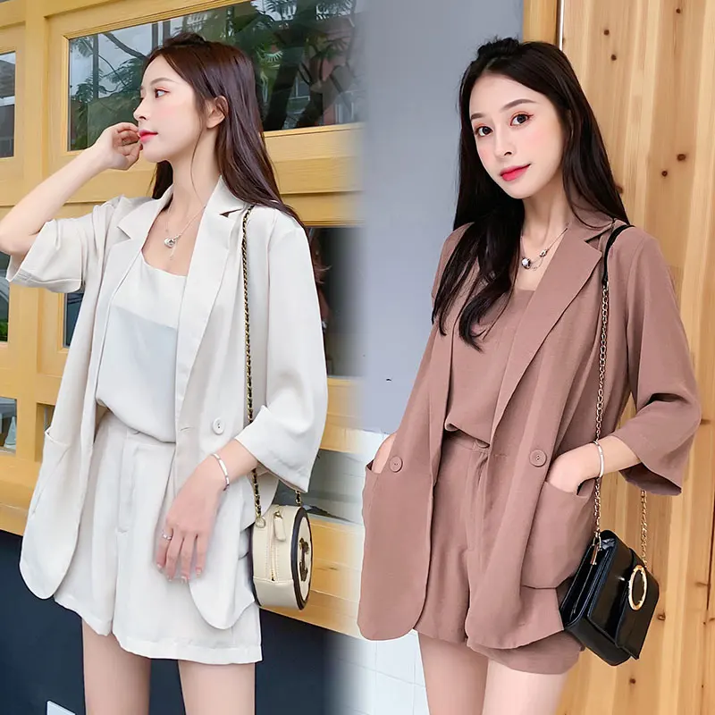 Set women's fashion casual small suit shorts sling three-piece summer new temperament 7 points sleeves women's elegant suit
Set women's fashion casual small suit shorts sling three-piece summer new temperament 7 points sleeves women's elegant suit