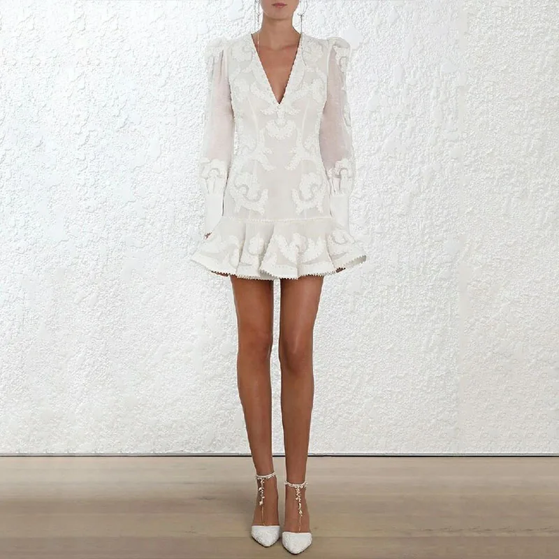 2018 Runway Designer Summer Dress Women Long Sleeve V-Neck Sexy Backless Embroidery Ladies Mermaid Dresses White Beach Clothing
2018 Runway Designer Summer Dress Women Long Sleeve V-Neck Sexy Backless Embroidery Ladies Mermaid Dresses White Beach Clothing