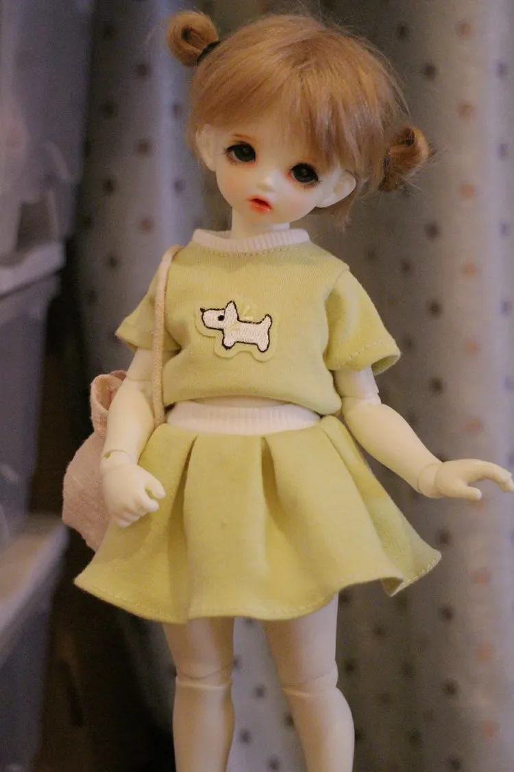 Футболка + юбка + сумка для шарнирной куклы YOSD BJD/SD, в комплект не входят кукла, обувь, парик и аксессуары, масштаб 1/6, 1/4
Футболка + юбка + сумка для шарнирной куклы YOSD BJD/SD, в комплект не входят кукла, обувь, парик и аксессуары, масштаб 1/6, 1/4