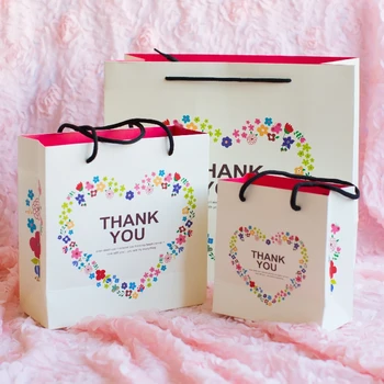 20pcs Shopping gift bags, wedding gift packing bag ,paper cloths favors handbag freeshipping
20pcs Shopping gift bags, wedding gift packing bag ,paper cloths favors handbag freeshipping