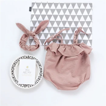Summer sleeveless baby romper jumpsuit baby climbing a pure cotton condole belt Triangulum with hair band
Summer sleeveless baby romper jumpsuit baby climbing a pure cotton condole belt Triangulum with hair band