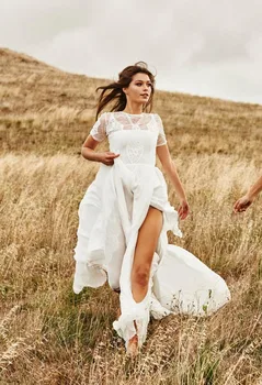 Chiffon Lace Appliques O-NECK Court Trian Chiffon Beach wedding Dress Garden Bride Gown 
Chiffon Lace Appliques O-NECK Court Trian Chiffon Beach wedding Dress Garden Bride Gown