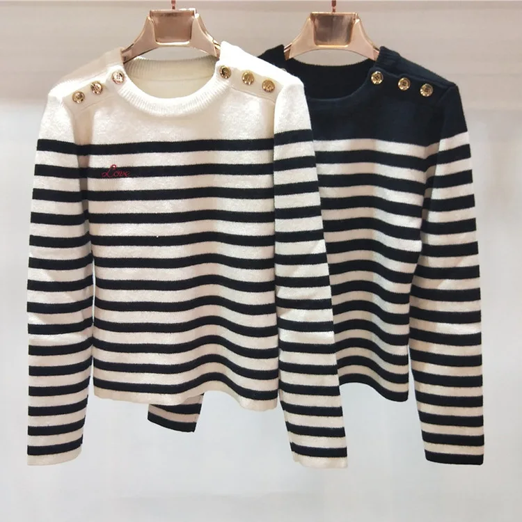 2018 winter thick long sleeve sleeves black and white stripes shoulder buttons sweater H112
2018 winter thick long sleeve sleeves black and white stripes shoulder buttons sweater H112