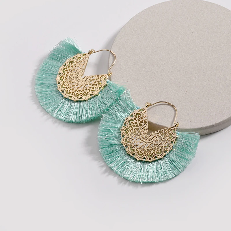 Peri'sBox Bohemian Hollow Metal Silk Tassel Earrings for Women Ethnic Fan Tassels Earrings Statement Earrings Jewelry Brincos
Peri'sBox Bohemian Hollow Metal Silk Tassel Earrings for Women Ethnic Fan Tassels Earrings Statement Earrings Jewelry Brincos