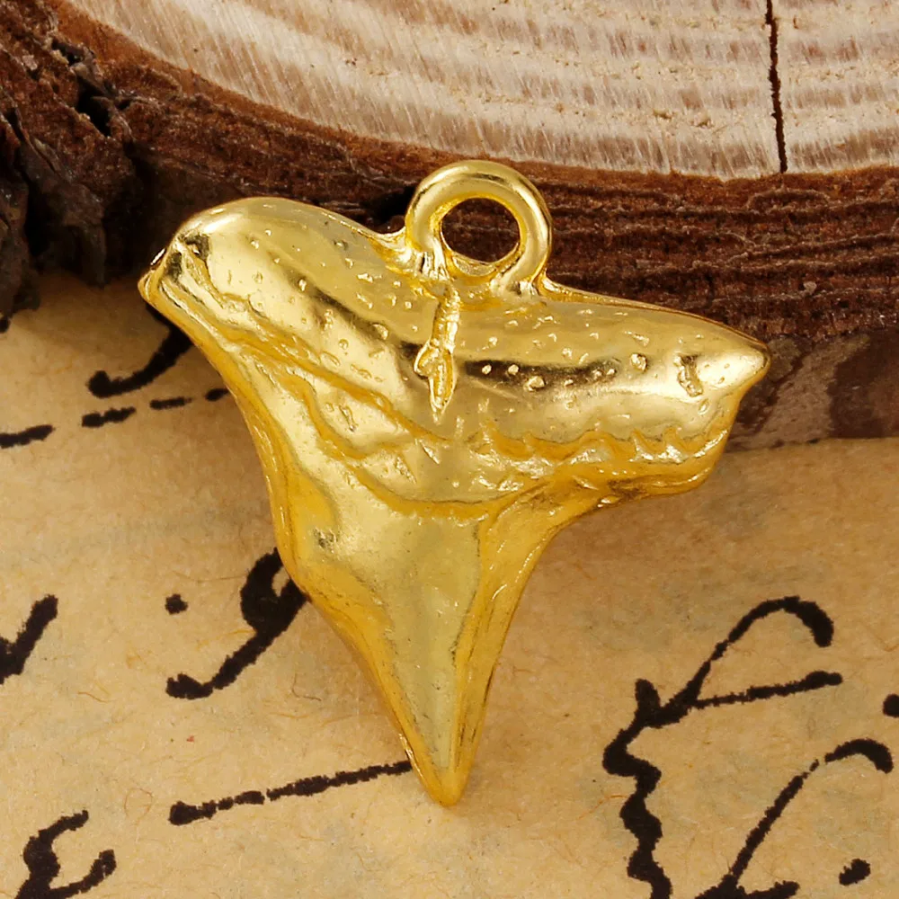 DoreenBeads Alloy Charms Shark Teeth / Tooth Pendants Fashion Jewelry Gold Color / Silver Tone 23mm( 7/8") x 21mm( 7/8"), 5 PCs
DoreenBeads Alloy Charms Shark Teeth / Tooth Pendants Fashion Jewelry Gold Color / Silver Tone 23mm( 7/8") x 21mm( 7/8"), 5 PCs