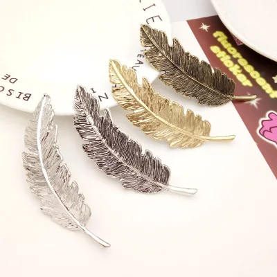Vintage Metal Feather Hairpin Tree Leaf Side Clip Spring Ponytail Hair Accessories
Vintage Metal Feather Hairpin Tree Leaf Side Clip Spring Ponytail Hair Accessories