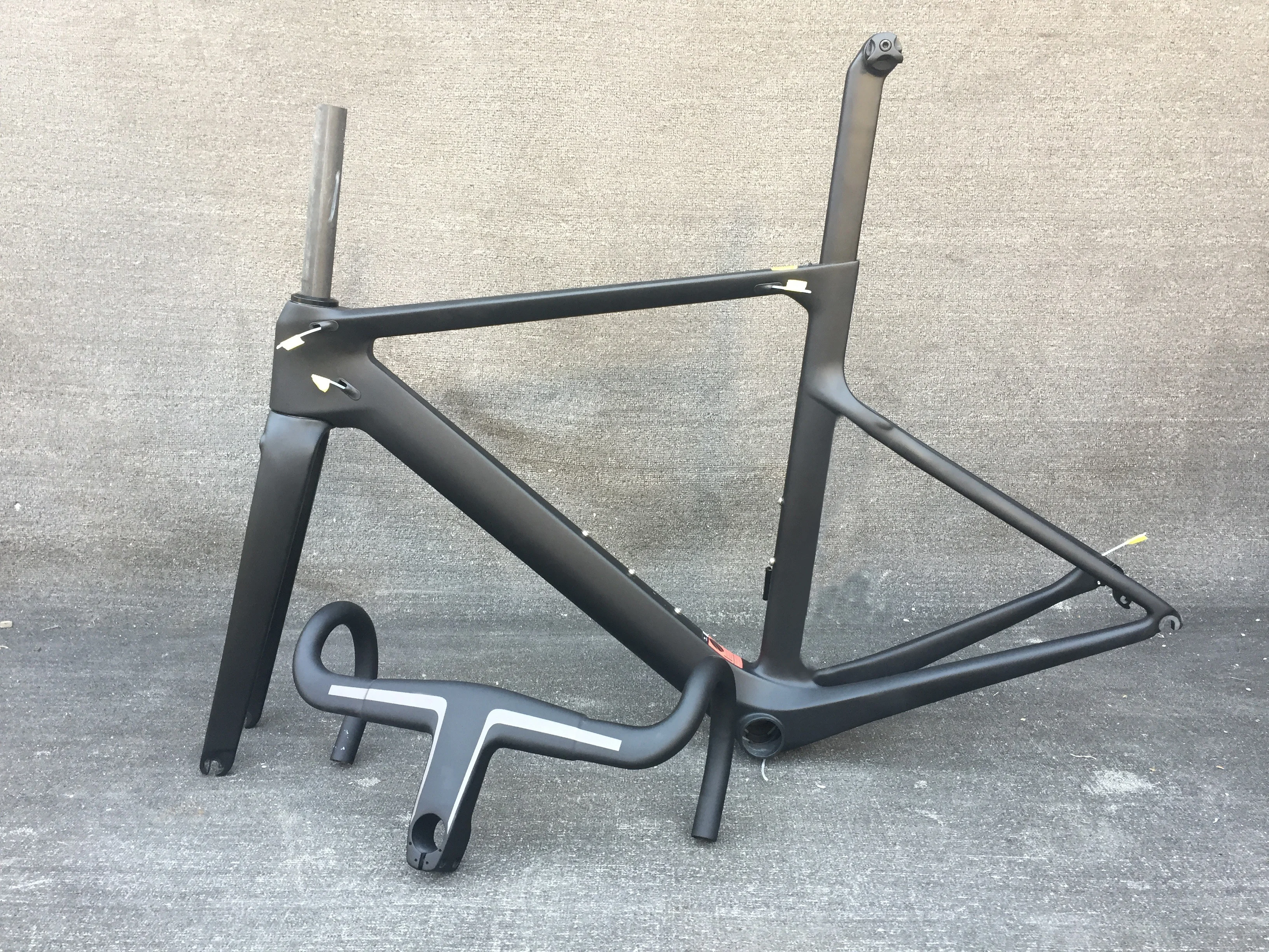 2019 New carbon road bike frame fork headset clamp seatpost T800 Ud weave and DISC Team bike many color 15 color 5 size
2019 New carbon road bike frame fork headset clamp seatpost T800 Ud weave and DISC Team bike many color 15 color 5 size