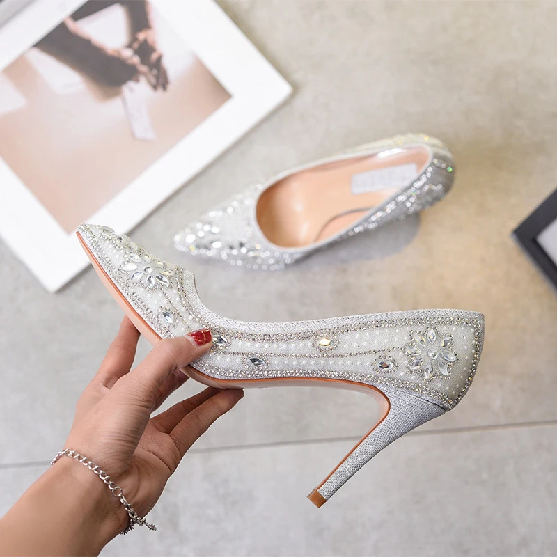 2019 New Luxury Crystal Wedding Shoes for Women Pointed Toe Stilettos High Heels Women Shoes Rhinestone Cinderella Heels Pumps
2019 New Luxury Crystal Wedding Shoes for Women Pointed Toe Stilettos High Heels Women Shoes Rhinestone Cinderella Heels Pumps