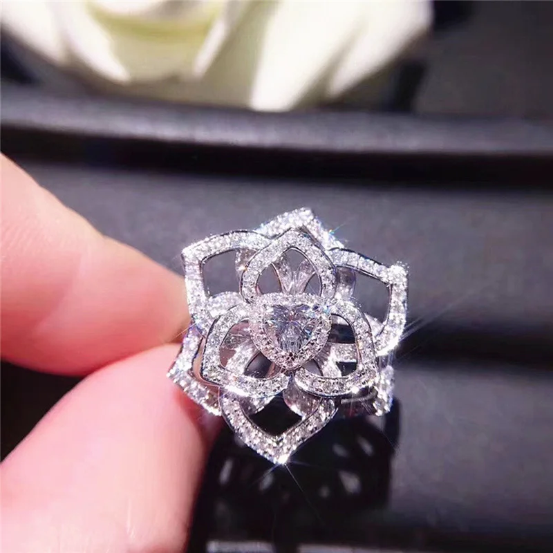 Utimtree Fine Quality White Gold Color Heart Crystal Rose Flower Engagement Rings for Women Cubic Zirconia Wedding Ring Jewelry
Utimtree Fine Quality White Gold Color Heart Crystal Rose Flower Engagement Rings for Women Cubic Zirconia Wedding Ring Jewelry