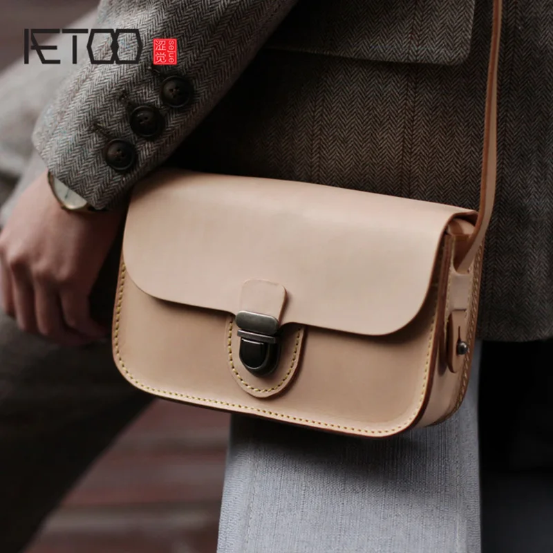 AETOO On the new texture of the small square bag, the new female bag, oblique cross fashion retro college wind cowhide Bag
AETOO On the new texture of the small square bag, the new female bag, oblique cross fashion retro college wind cowhide Bag