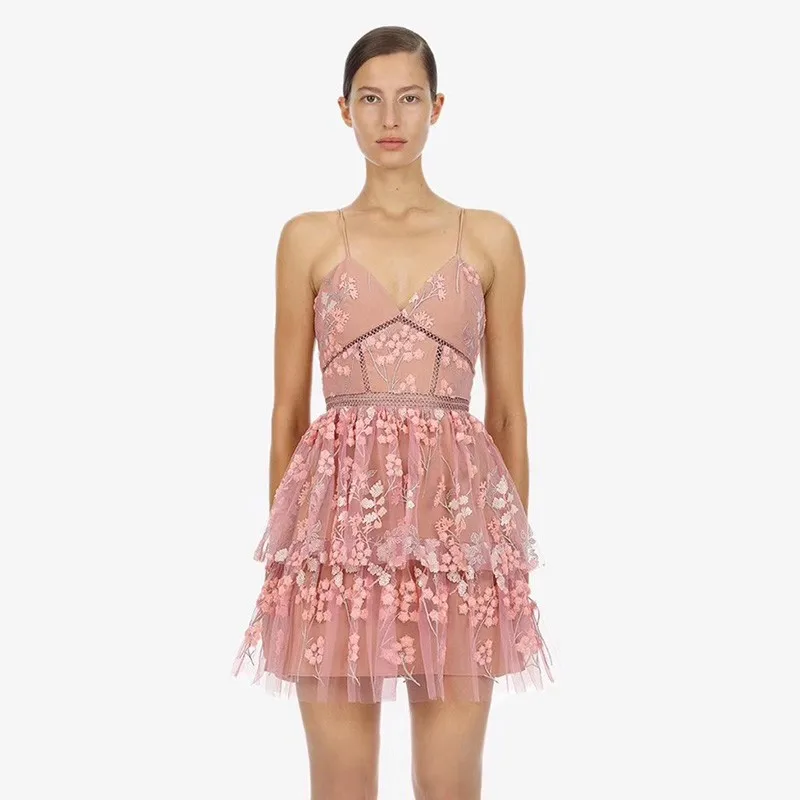 2019 New arrive Self Portrait Summer runway pink strap Lace dress women Mesh embroidery mini Slim Sexy Party Dresses vestido
2019 New arrive Self Portrait Summer runway pink strap Lace dress women Mesh embroidery mini Slim Sexy Party Dresses vestido