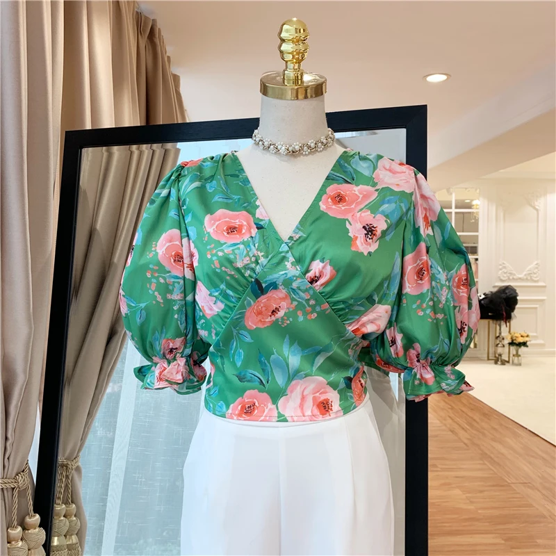 HIGH QUALITY Newest Fashion 2019 Designer Blouse Women's V-neck Gorgeous Rose Print Crop Blouse Top
HIGH QUALITY Newest Fashion 2019 Designer Blouse Women's V-neck Gorgeous Rose Print Crop Blouse Top