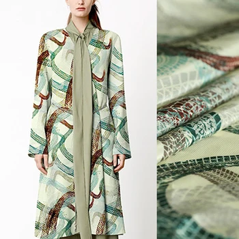 140CM 16MM Green Abstract Lines Print Silk Crepe De Chine Fabric for Summer Dress Blouse Skirt Shirt Pants Scarf DE1007
140CM 16MM Green Abstract Lines Print Silk Crepe De Chine Fabric for Summer Dress Blouse Skirt Shirt Pants Scarf DE1007