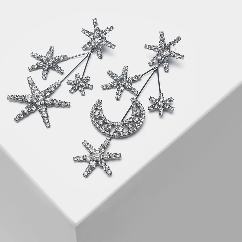 Stylish shiny star-and-moon asymmetrical design with exaggerated pendant drop earrings
Stylish shiny star-and-moon asymmetrical design with exaggerated pendant drop earrings