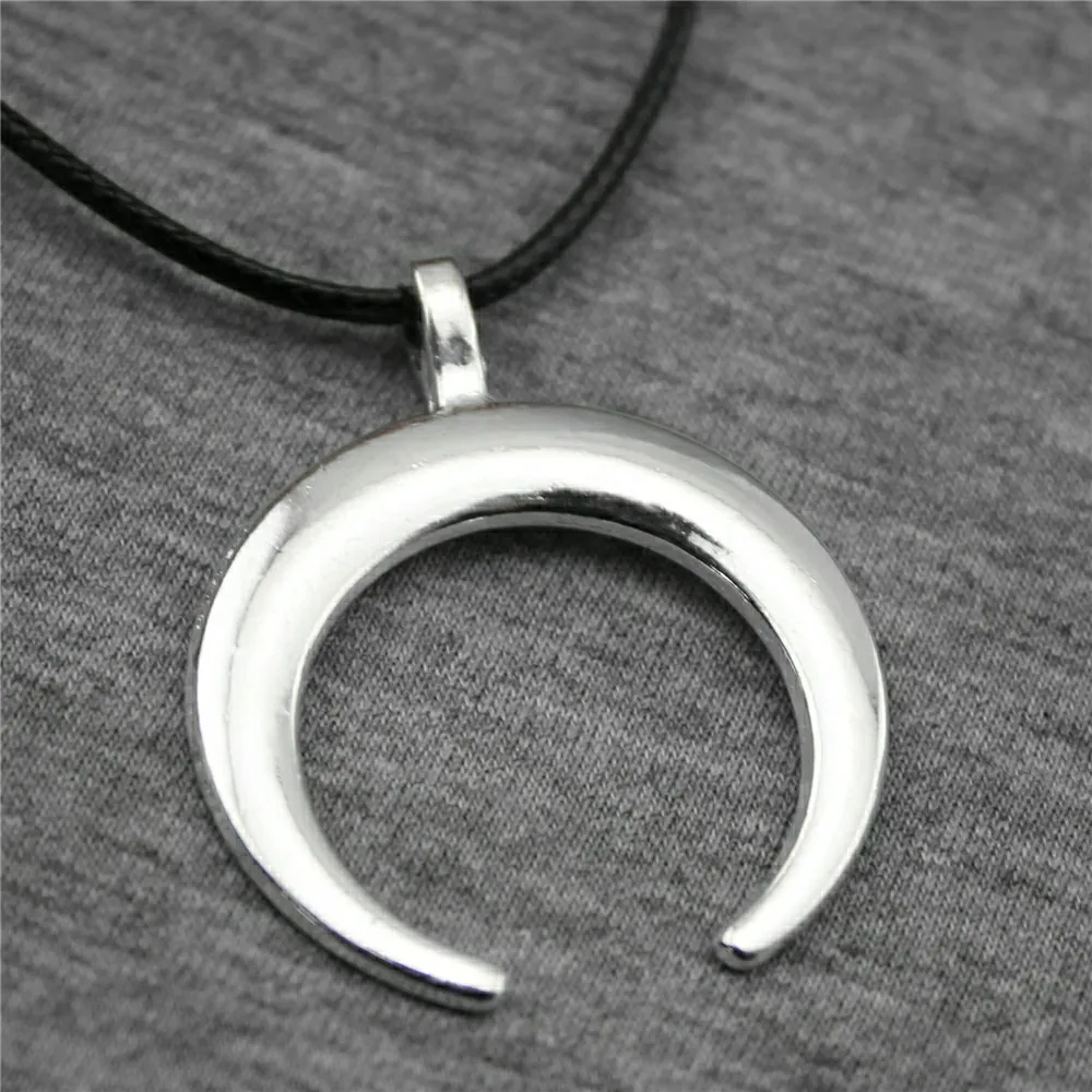 2019 New Vintage 40x33mm Antique Silver Plated Crescent Moon Horn Pendant Necklace Leather Chain For Women
2019 New Vintage 40x33mm Antique Silver Plated Crescent Moon Horn Pendant Necklace Leather Chain For Women