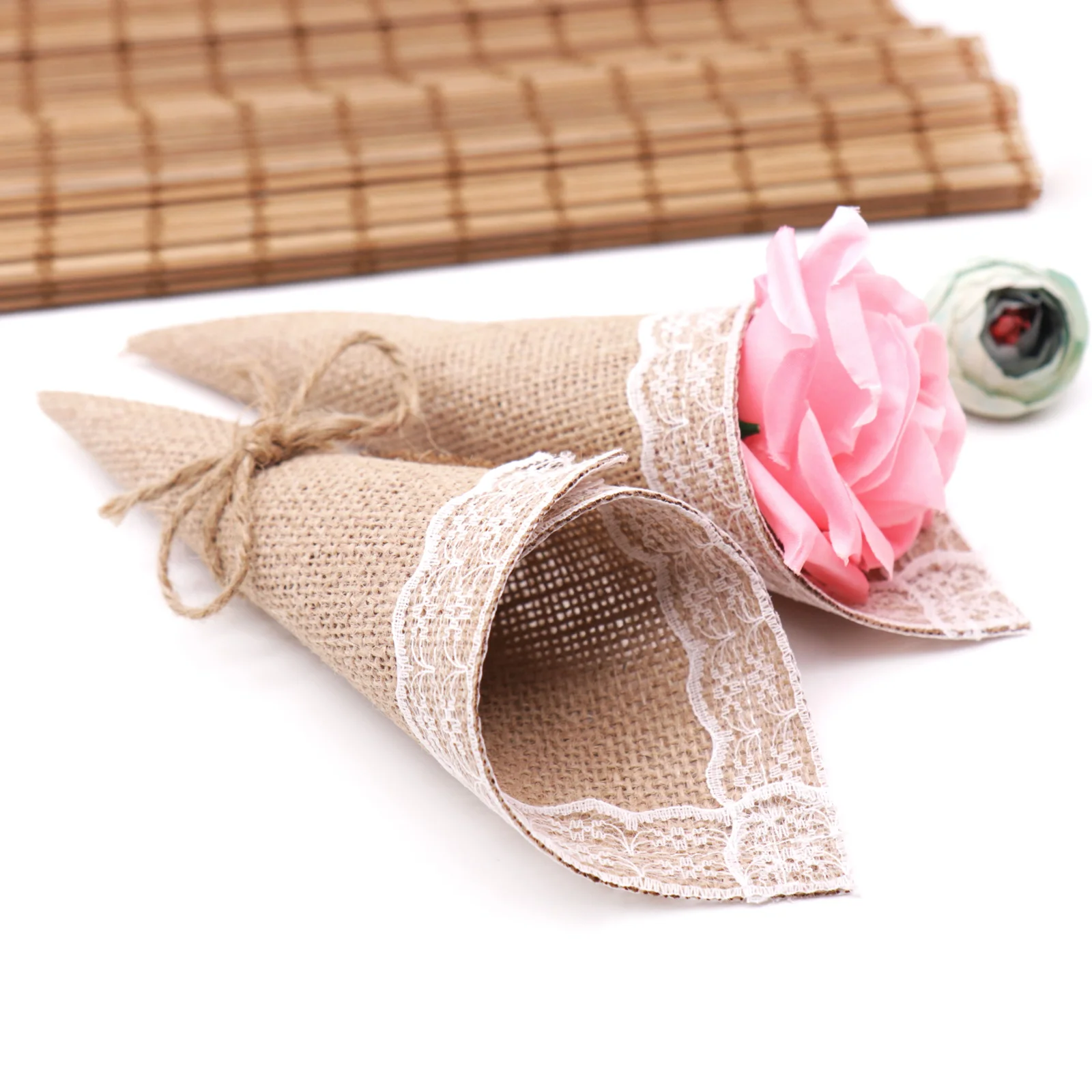 Creative Burlap Lace Cone Bouquet 10pcs DIY Handmade Flower Packaging Box +3M Linen Rope for Wedding Birthday Party Decoration
Creative Burlap Lace Cone Bouquet 10pcs DIY Handmade Flower Packaging Box +3M Linen Rope for Wedding Birthday Party Decoration