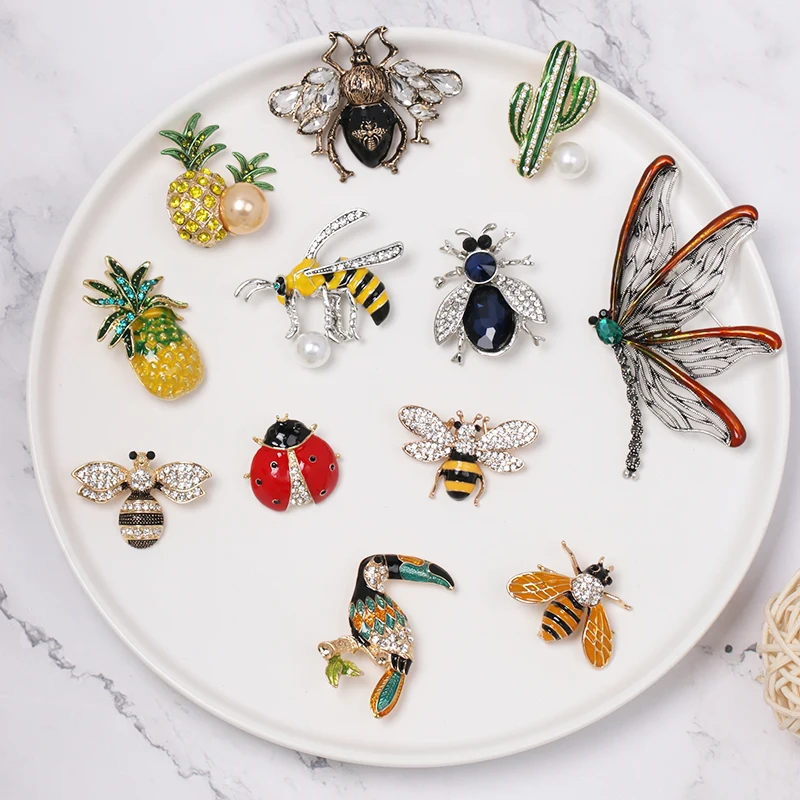 JURAN Vintage Crystal pineapple Dragonfly Brooches Fashion Jewelry For Women Animal & Insect Crystal Brooch Accessories 2019
JURAN Vintage Crystal pineapple Dragonfly Brooches Fashion Jewelry For Women Animal & Insect Crystal Brooch Accessories 2019