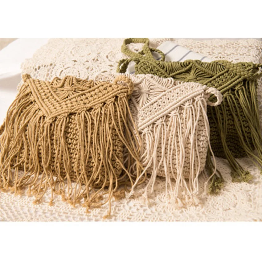 Ethnic style simple fringed messenger straw bag Retro fashion single braided bag summer resort sandbag
Ethnic style simple fringed messenger straw bag Retro fashion single braided bag summer resort sandbag