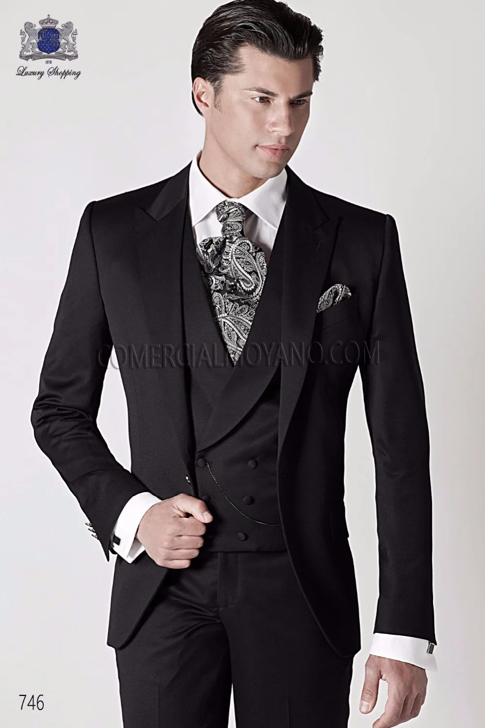 

Fantastic One Button Black Groom Tuxedos Groomsmen Peak Lapel Mens Suits Blazers (Jacket+Pants+Vest+Tie) W:1176