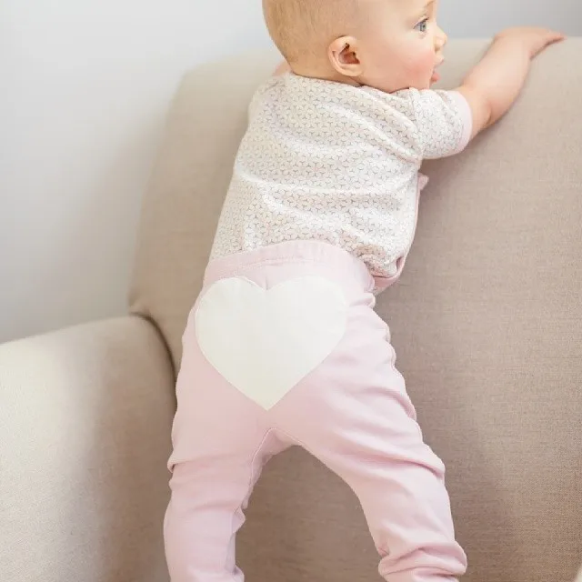 Spring Autumn Baby Boys Harem Pants 100% Cotton Good Quality Heart Pants Kids Casual Clothing Long Trousers Ruffle PP Pants DS19
Spring Autumn Baby Boys Harem Pants 100% Cotton Good Quality Heart Pants Kids Casual Clothing Long Trousers Ruffle PP Pants DS19