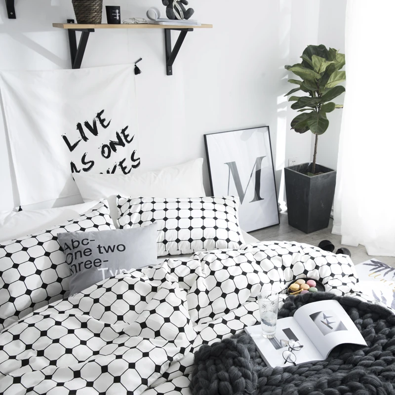Black/White pattern bed linen set Geometric Lattice Printed Duvet Cover Sets Single King Queen King Size Home bedding set new
Black/White pattern bed linen set Geometric Lattice Printed Duvet Cover Sets Single King Queen King Size Home bedding set new