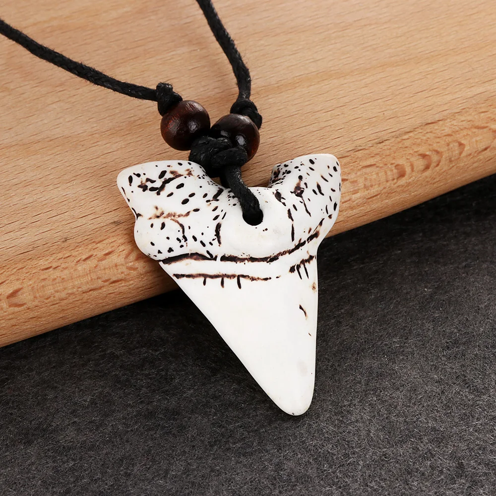 1pc Cool Men Women's Jewelry Imitation Yak Bone Shark Tooth Necklace White Teeth Lucky mulet Pendant Gift
1pc Cool Men Women's Jewelry Imitation Yak Bone Shark Tooth Necklace White Teeth Lucky mulet Pendant Gift