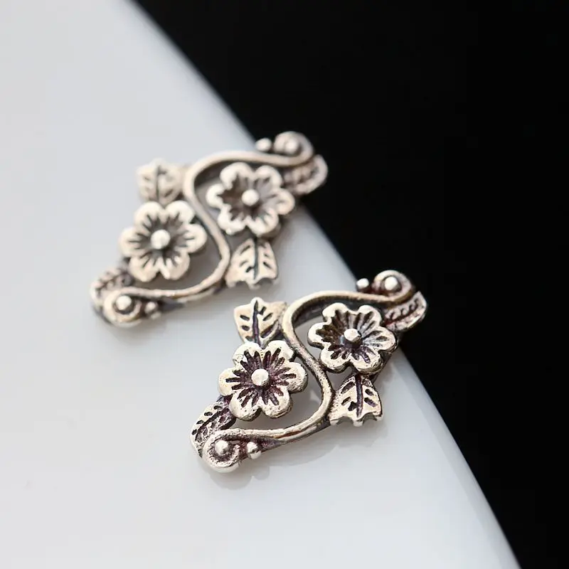 handmade silver flower petals Thai women Tremella nail hypoallergenic 925 Sterling Silver Earrings
handmade silver flower petals Thai women Tremella nail hypoallergenic 925 Sterling Silver Earrings