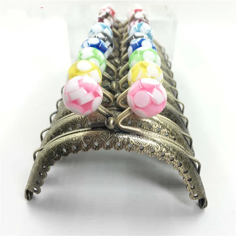 10 Colors Metal Frame Arc Shape Kiss Clasp Bag Pattern Ruffled Fashion Mini Purse Jelly Candy Head Luggage&Bag Accessories 8.5CM
10 Colors Metal Frame Arc Shape Kiss Clasp Bag Pattern Ruffled Fashion Mini Purse Jelly Candy Head Luggage&Bag Accessories 8.5CM