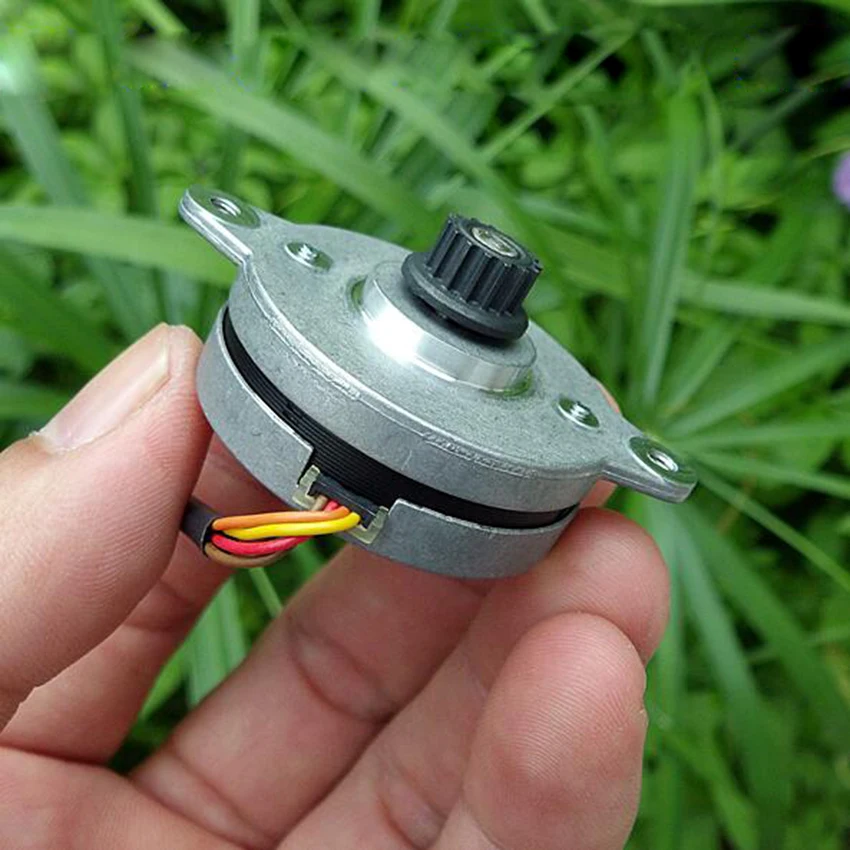 1pc Ultra-thin Two-Phase Four-Wire 36MM Stepper Motor Double Ball Bearing High Precision 0.9 Degree Monitoring PTZ Motor(6.8)
1pc Ultra-thin Two-Phase Four-Wire 36MM Stepper Motor Double Ball Bearing High Precision 0.9 Degree Monitoring PTZ Motor(6.8)