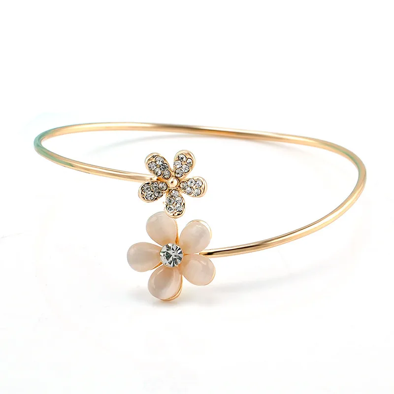 New Fashion Women 2 Flower Crystal Gold Cuff Bracelet Bangle Jewelry Girl Party Prom Ornament Gift Jewelry T585
New Fashion Women 2 Flower Crystal Gold Cuff Bracelet Bangle Jewelry Girl Party Prom Ornament Gift Jewelry T585
