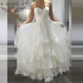 Rose Moda Chantilly Lace Wedding Dress 2019 Strapless A Line Bridal Dresses with Train
Rose Moda Chantilly Lace Wedding Dress 2019 Strapless A Line Bridal Dresses with Train