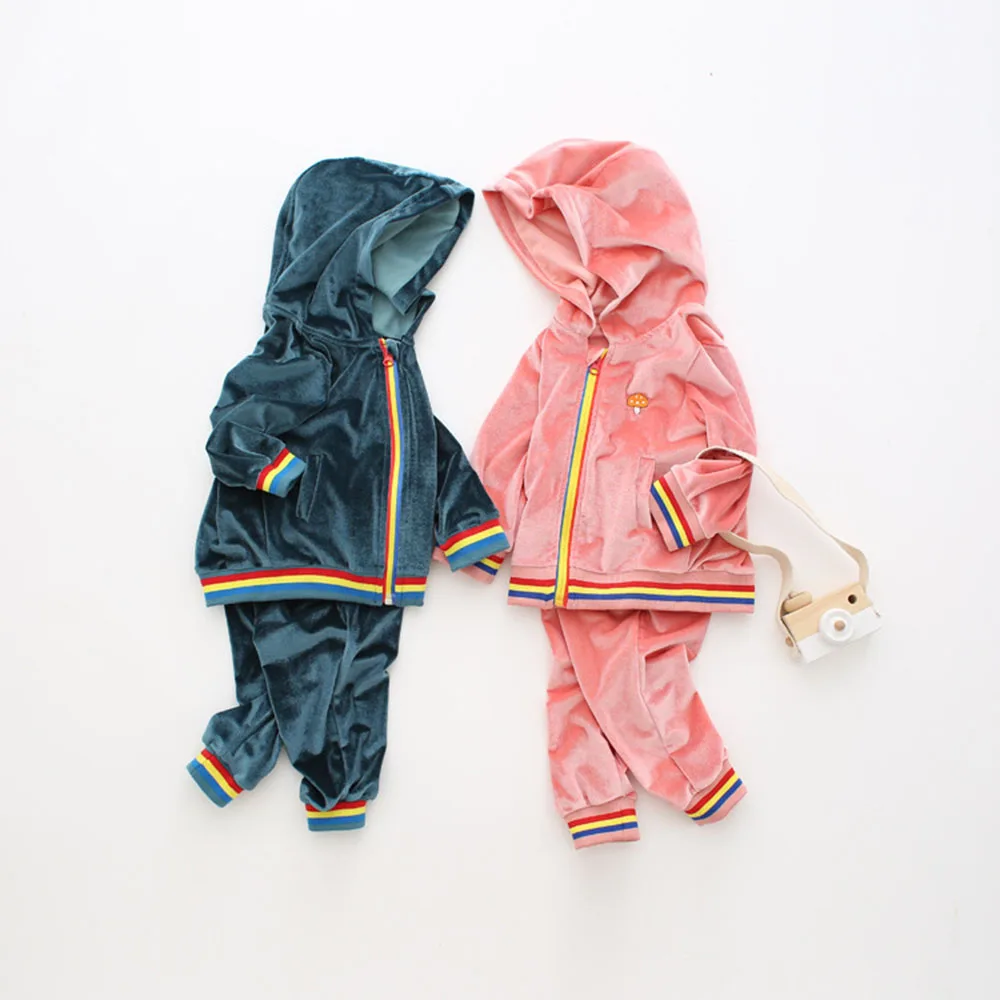 Baby Girls 2pcs Set 2018 New Rainbow Print Gold Velvet Hooded Coats + Long Pants Children Costume Kids Leisure Suits
Baby Girls 2pcs Set 2018 New Rainbow Print Gold Velvet Hooded Coats + Long Pants Children Costume Kids Leisure Suits