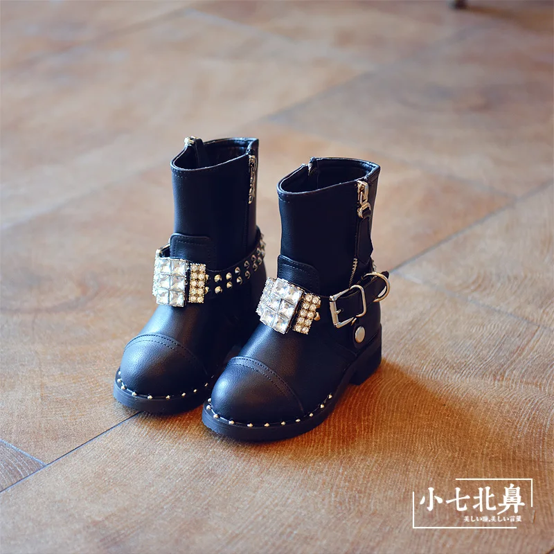 WENDYWU 2017 new Cowhide BOOTS children's shoes girls' boots mid cylinder boots metal shows fashion shoes Martin boots
WENDYWU 2017 new Cowhide BOOTS children's shoes girls' boots mid cylinder boots metal shows fashion shoes Martin boots