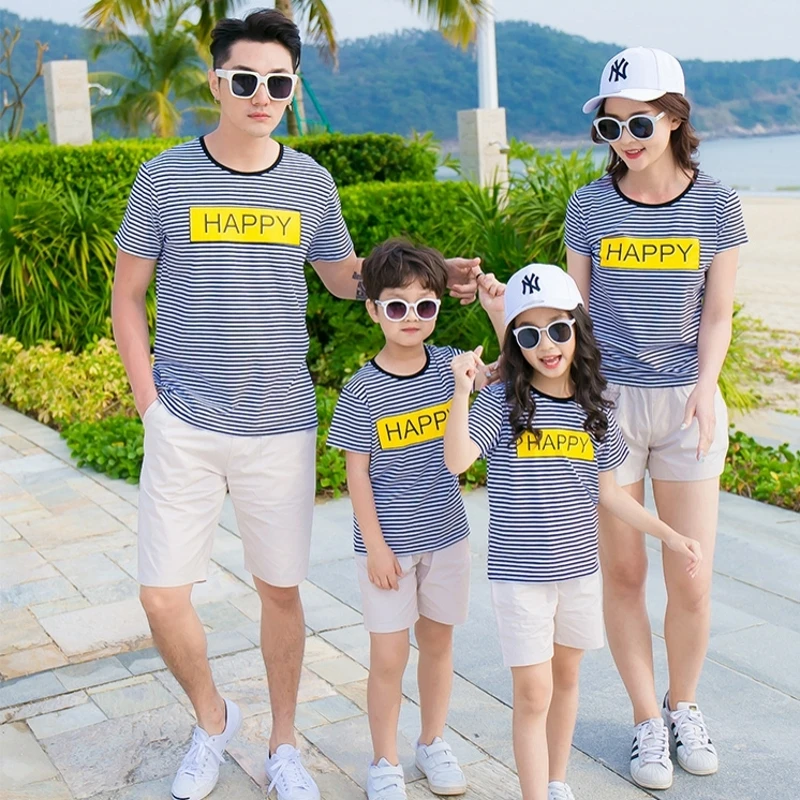 2018 Summer family look cotton family clothes mother daughter father son striped T shirt + Shorts Sets Outfits Happy
2018 Summer family look cotton family clothes mother daughter father son striped T shirt + Shorts Sets Outfits Happy